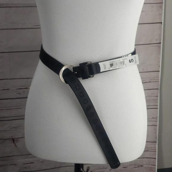 New Directions Embossed Black‎ Floral motif Cut Women’s Buckled Belt - Picture 9 of 16